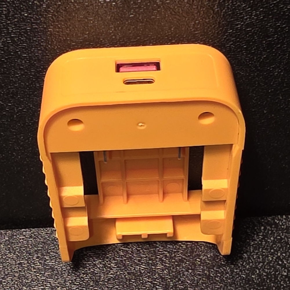 "Dew Yellow" 20v Li-ion Battery /w USB and Type C Fast Charging Adapter
